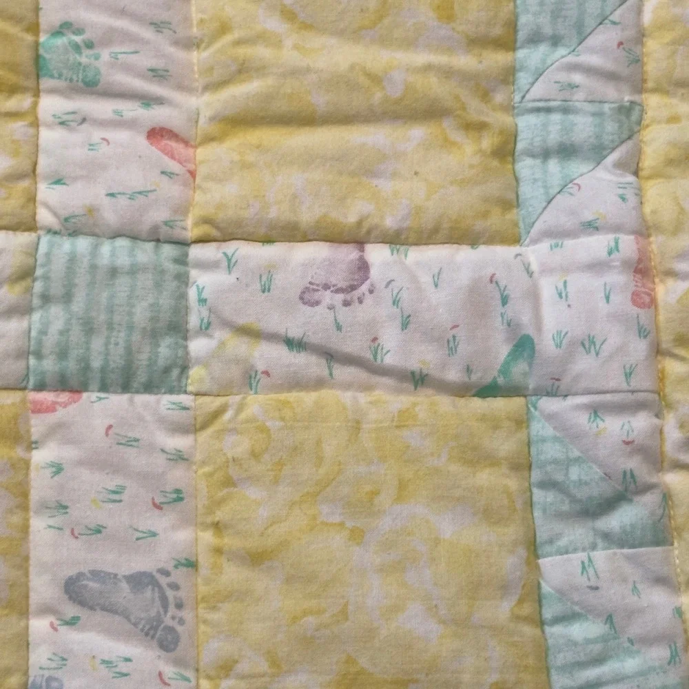 Handmade Vintage Style Baby Quilt Yellow Mint‎ Green Patchwork Footprint 33x49